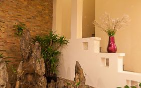 Khách sạn La Palm